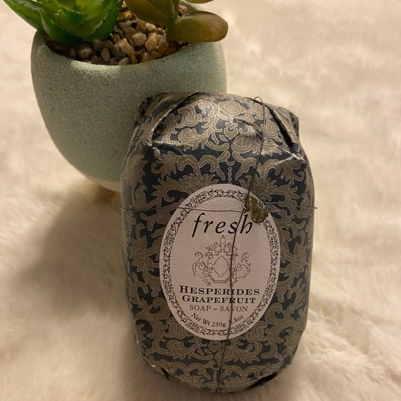 fresh Other - New FRESH Hesperides & Grapefruit oval soap 250g